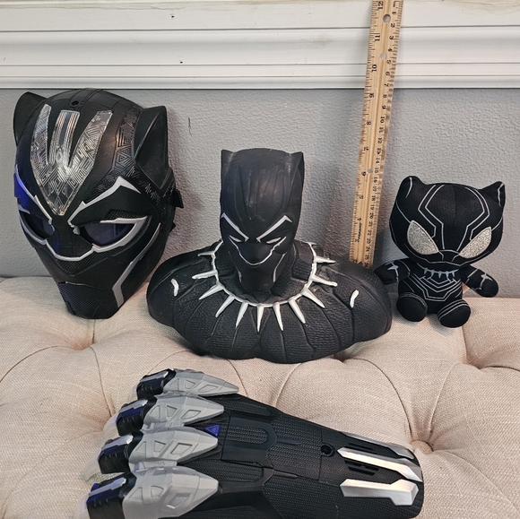 BLACK PANTHER COLLECTABLES! 4 PIECE BUNDLE! - Picture 2 of 10